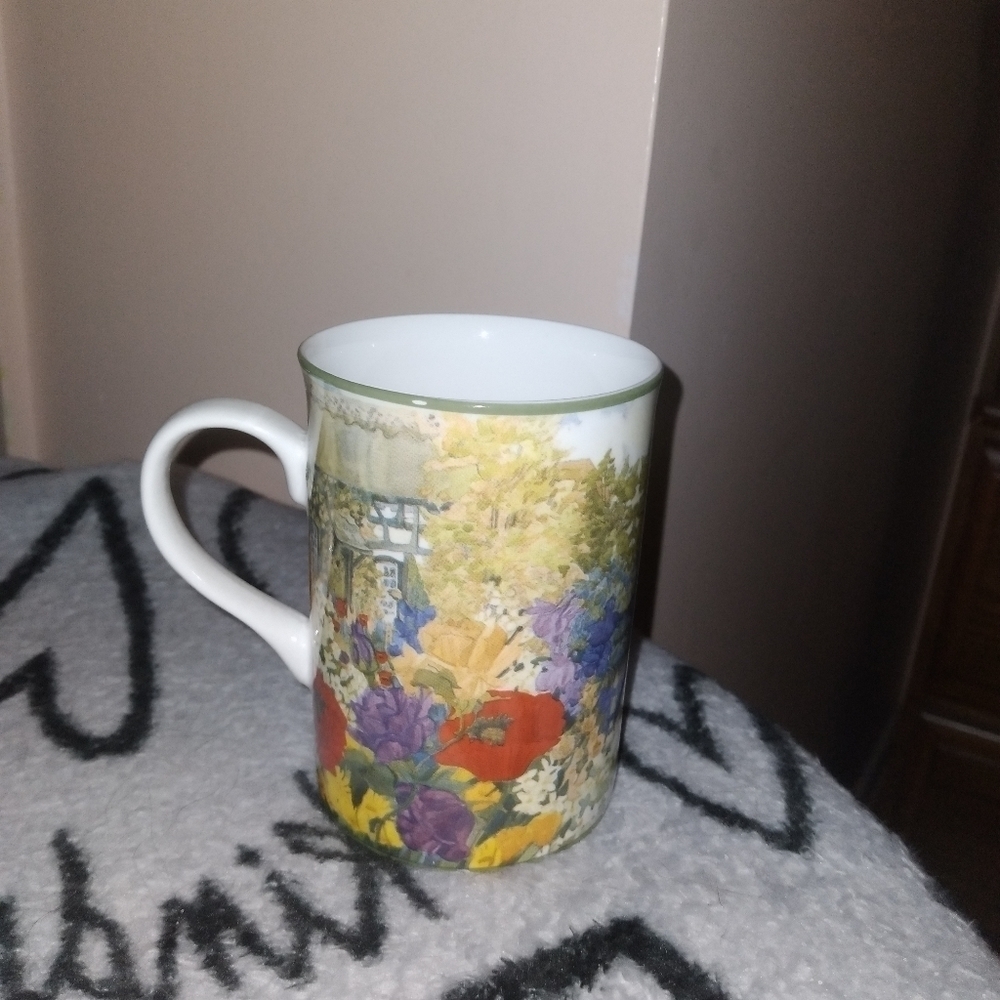 Elizabeth Berry English Country Garden Collection Fine Bone China Mug